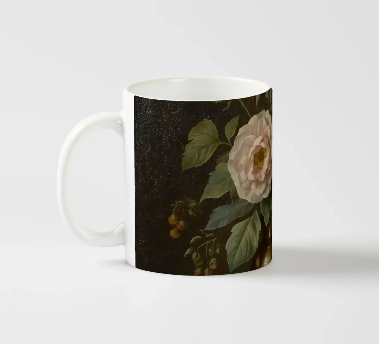 composizione floreale classica con rose in un vaso scuro tazza in ceramica da DesignDoodle