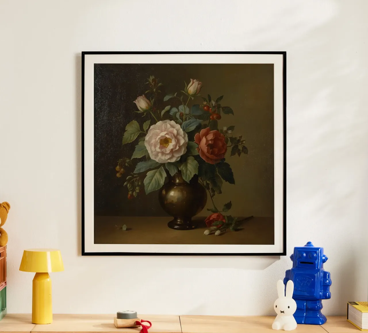 composizione floreale classica con rose in un vaso scuro poster con telaio in plastica da DesignDoodle
