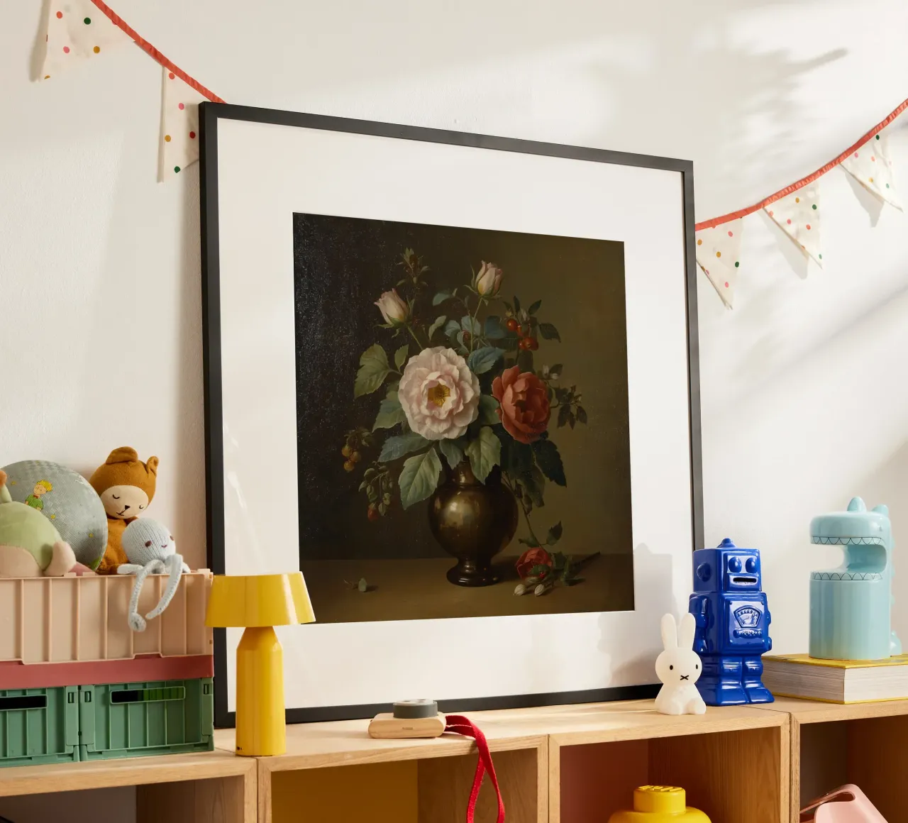composizione floreale classica con rose in un vaso scuro poster con telaio in plastica da DesignDoodle