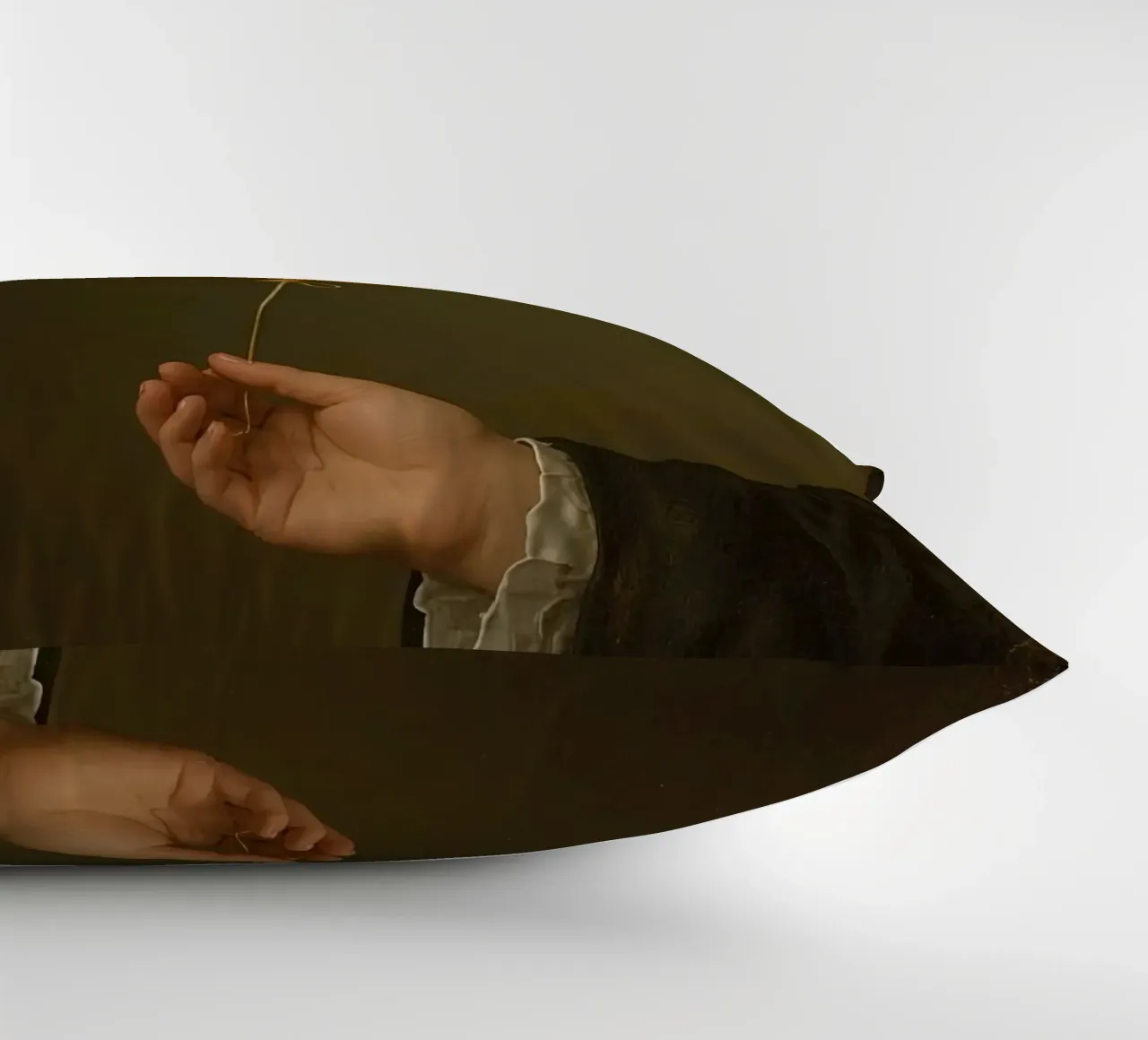 Pallone d'oro tenuto da una mano su uno sfondo scuro cuscino da DesignDoodle