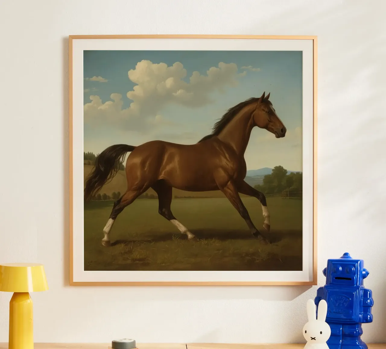 Maestoso cavallo marrone che trotta con grazia su un terreno verde e rigoglioso poster da DesignDoodle