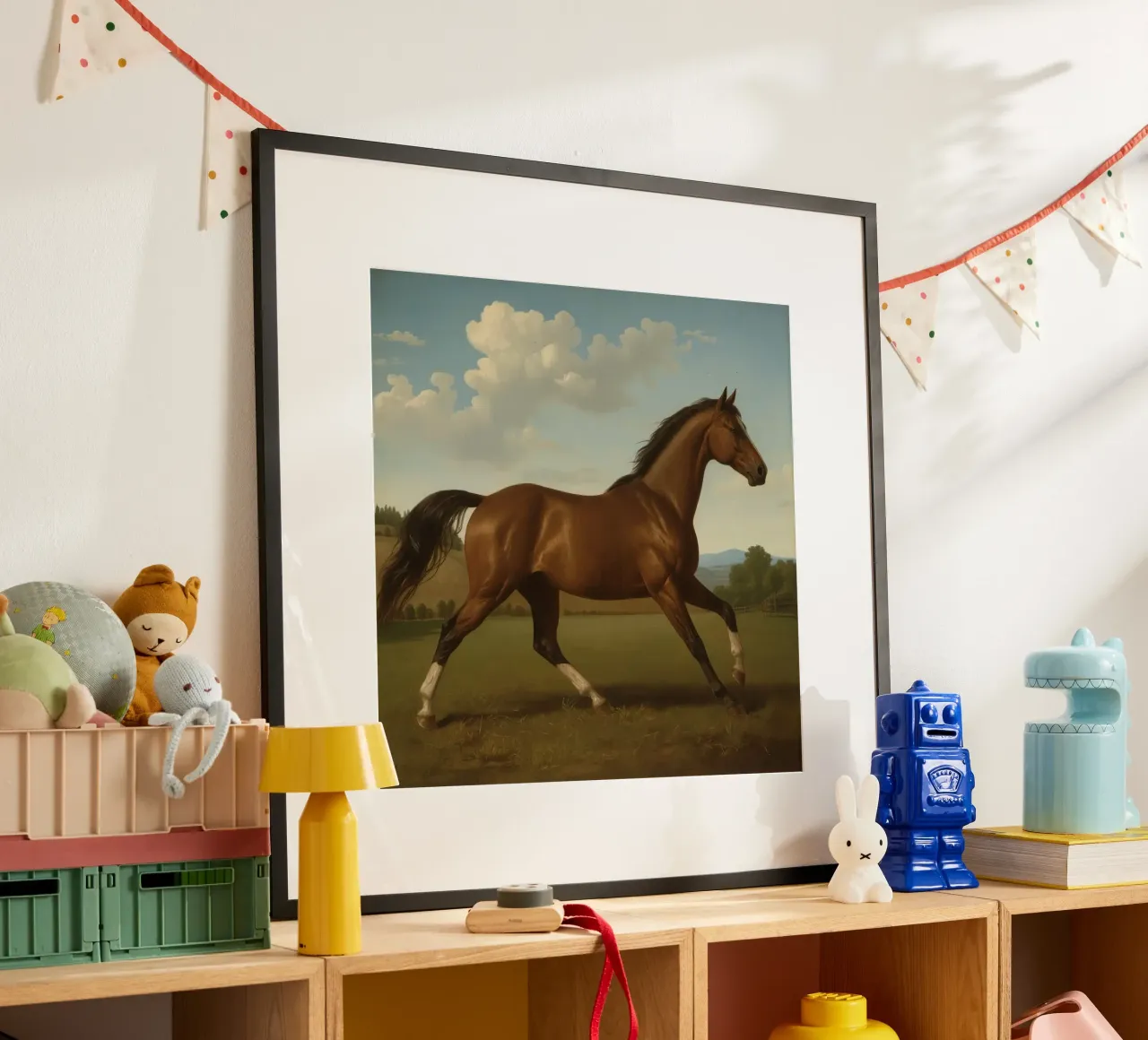 Maestoso cavallo marrone che trotta con grazia su un terreno verde e rigoglioso poster da DesignDoodle