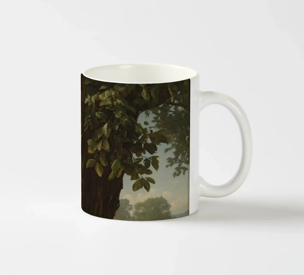 Un albero maestoso si erge in un paesaggio di colline lontane tazza in ceramica da DesignDoodle