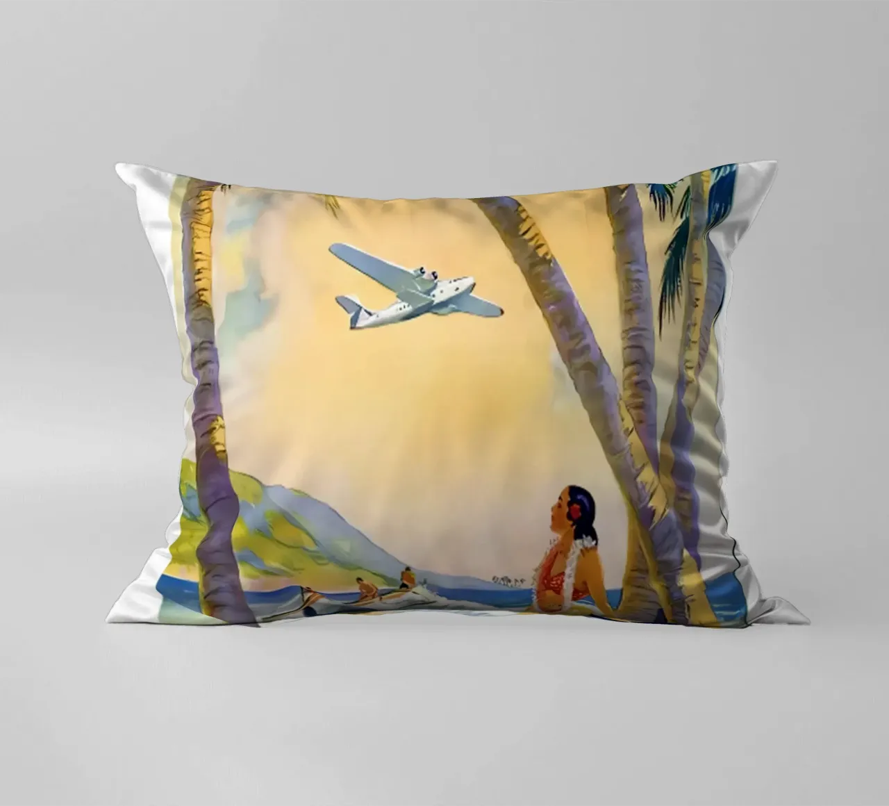 Ragazza hawaiana Hula su una canoa Outrigger a Pearl Harbor cuscino da eugene shop