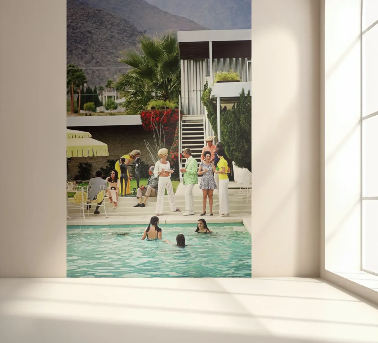 Slim Aarons - Festa in piscina carta da parati fotografica da The Poster UK
