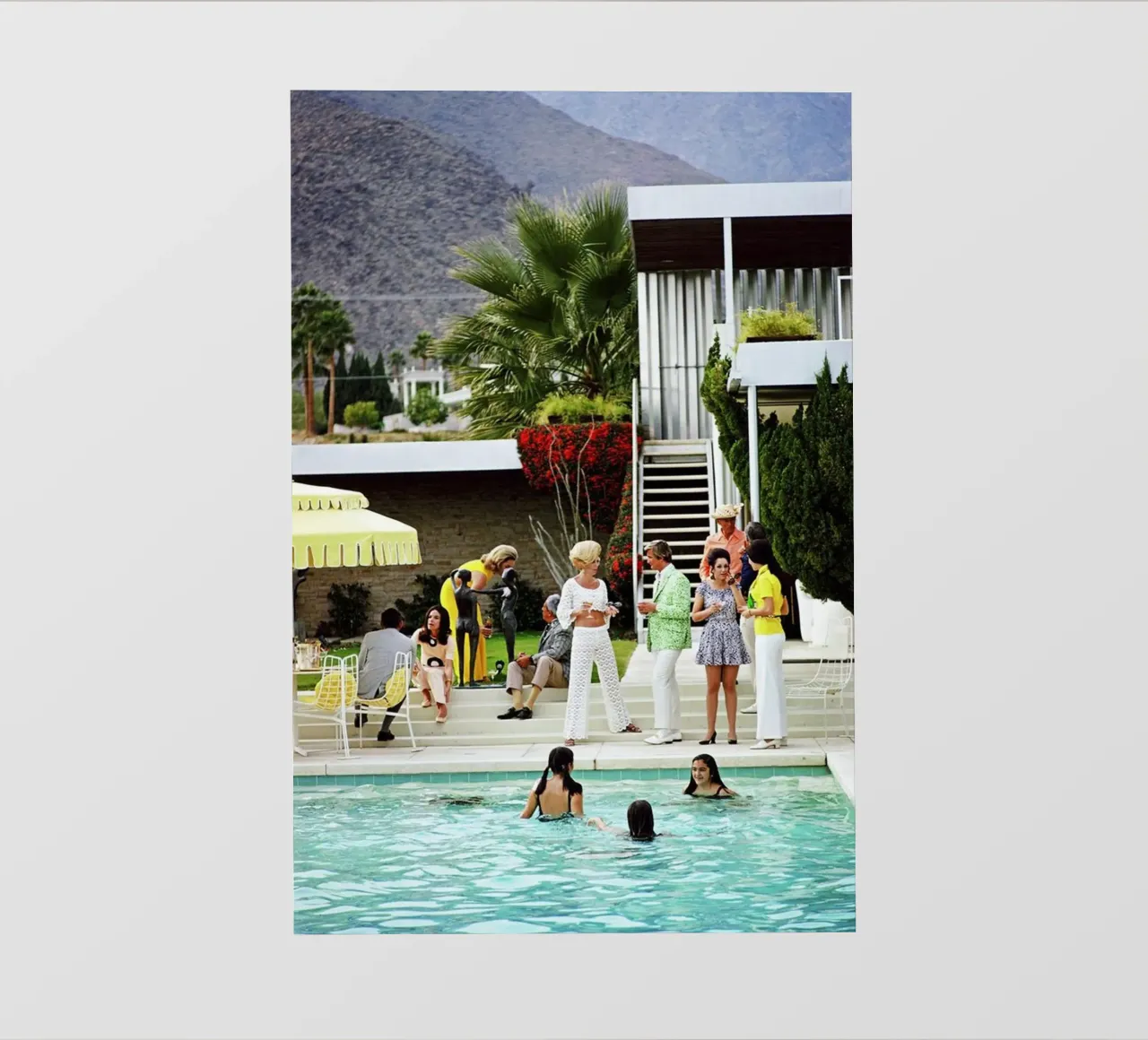 Slim Aarons - Festa in piscina carta da parati fotografica da The Poster UK