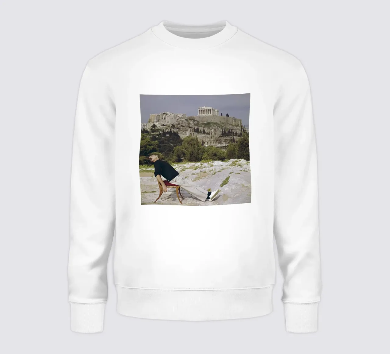 Slim Aarons - Siéntese en una tumbona sudadera de The Poster UK