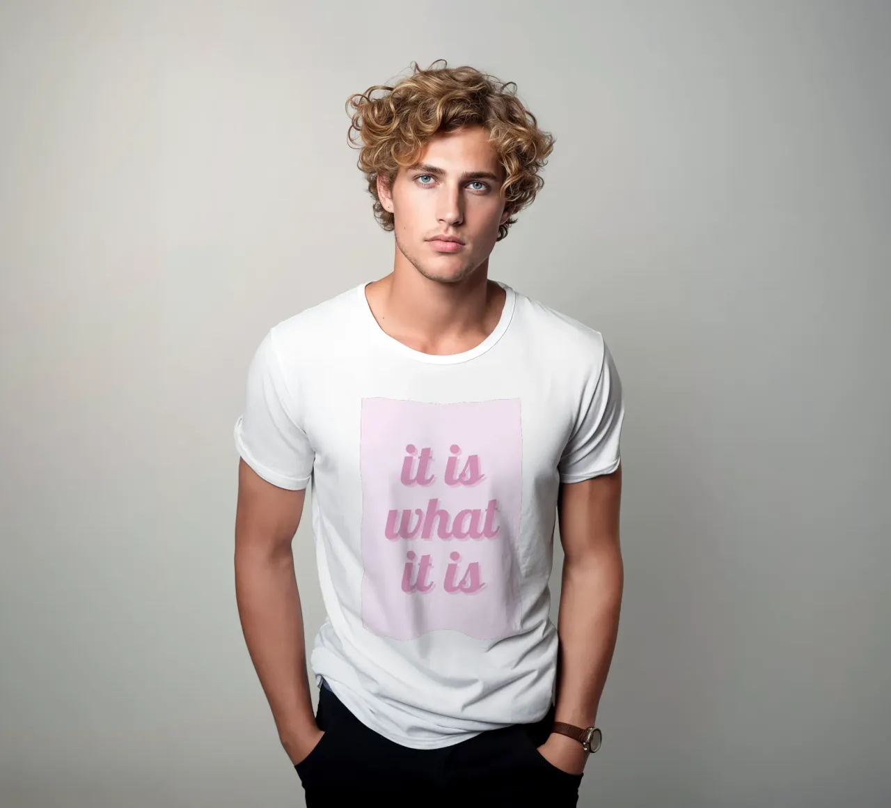 Impression esthétique rose "It Is What It Is" (C'est ce que c'est) t-shirt de homdeco