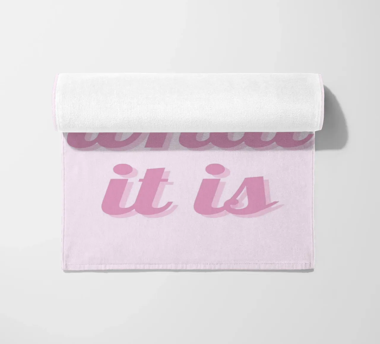 Impression esthétique rose "It Is What It Is" (C'est ce que c'est) serviette de plage de homdeco