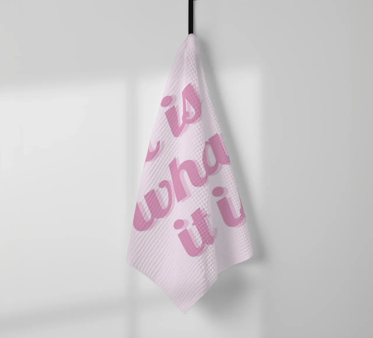 Impression esthétique rose "It Is What It Is" (C'est ce que c'est) torchon de homdeco