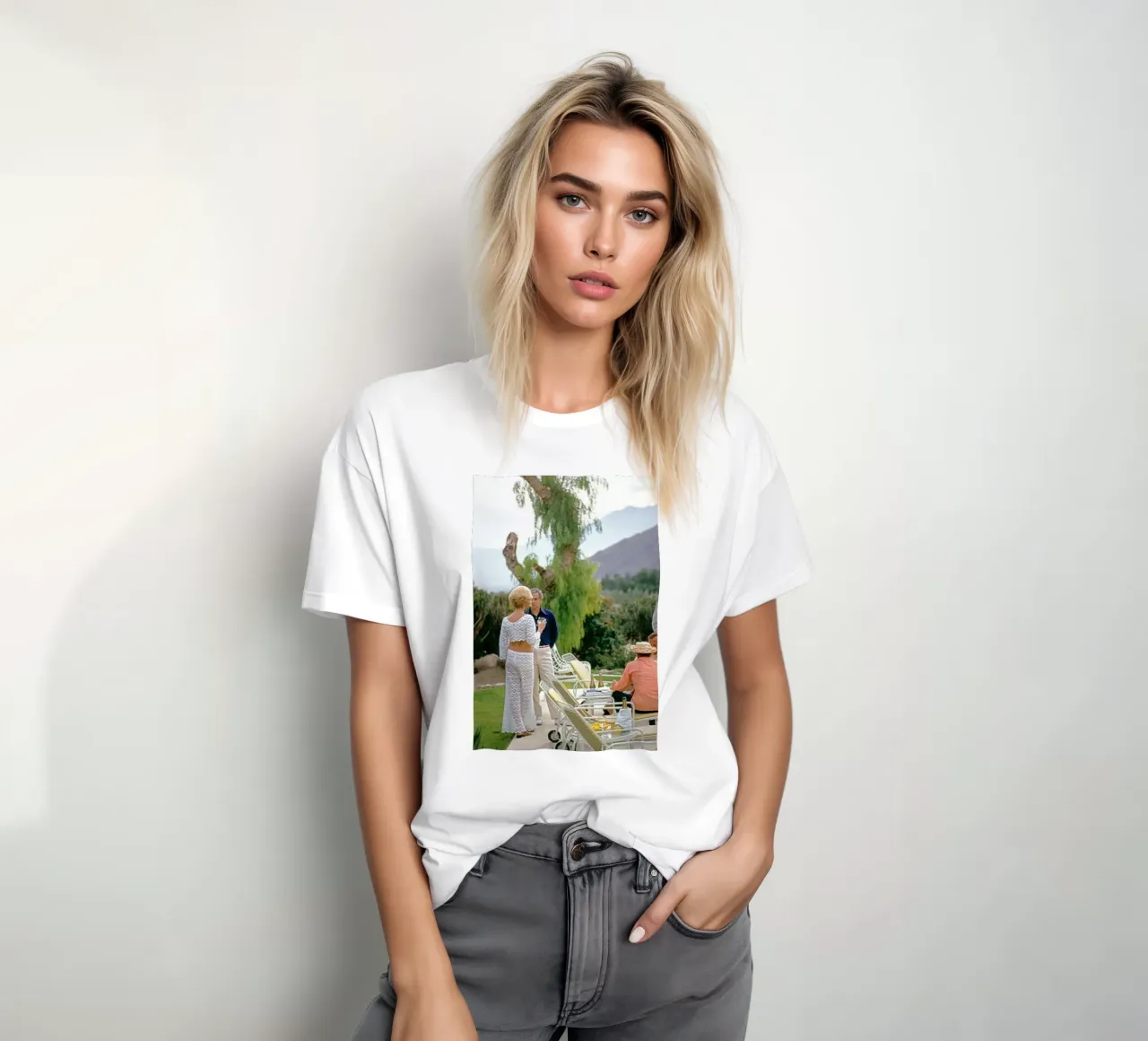 Slim Aarons - Racconta una storia t-shirt da The Poster UK