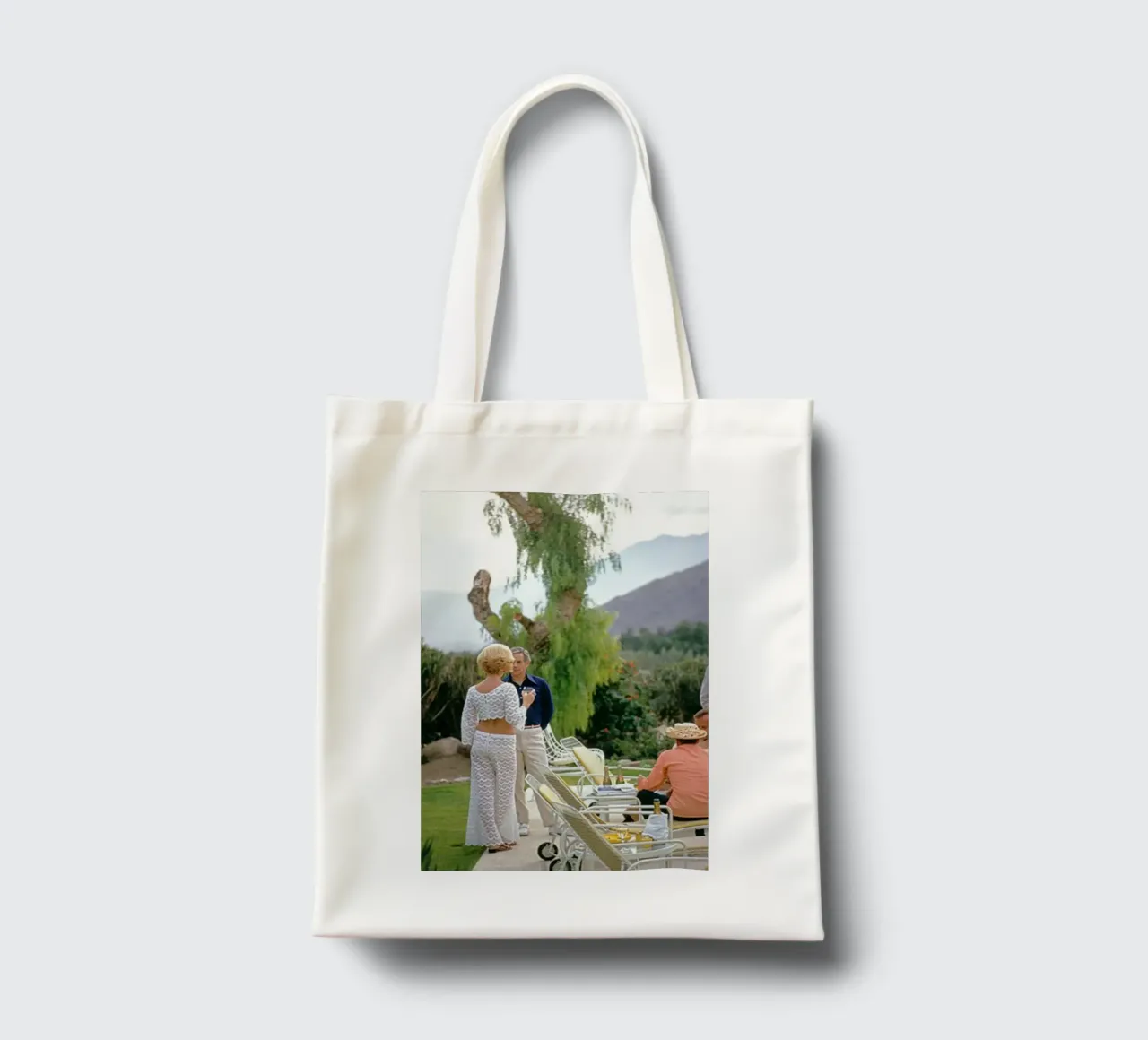 Slim Aarons - Racconta una storia borsa in juta da The Poster UK