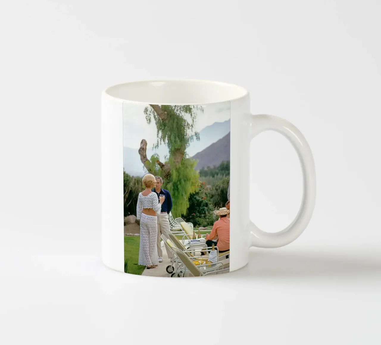 Slim Aarons - Racconta una storia tazza in ceramica da The Poster UK