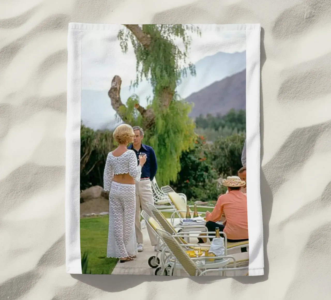 Slim Aarons - Racconta una storia telo mare da The Poster UK