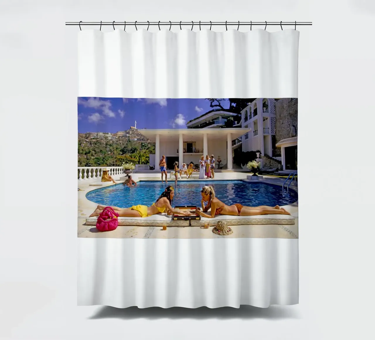 Slim Aarons - Sonnenbaden am Pool Duschvorhang von The Poster UK