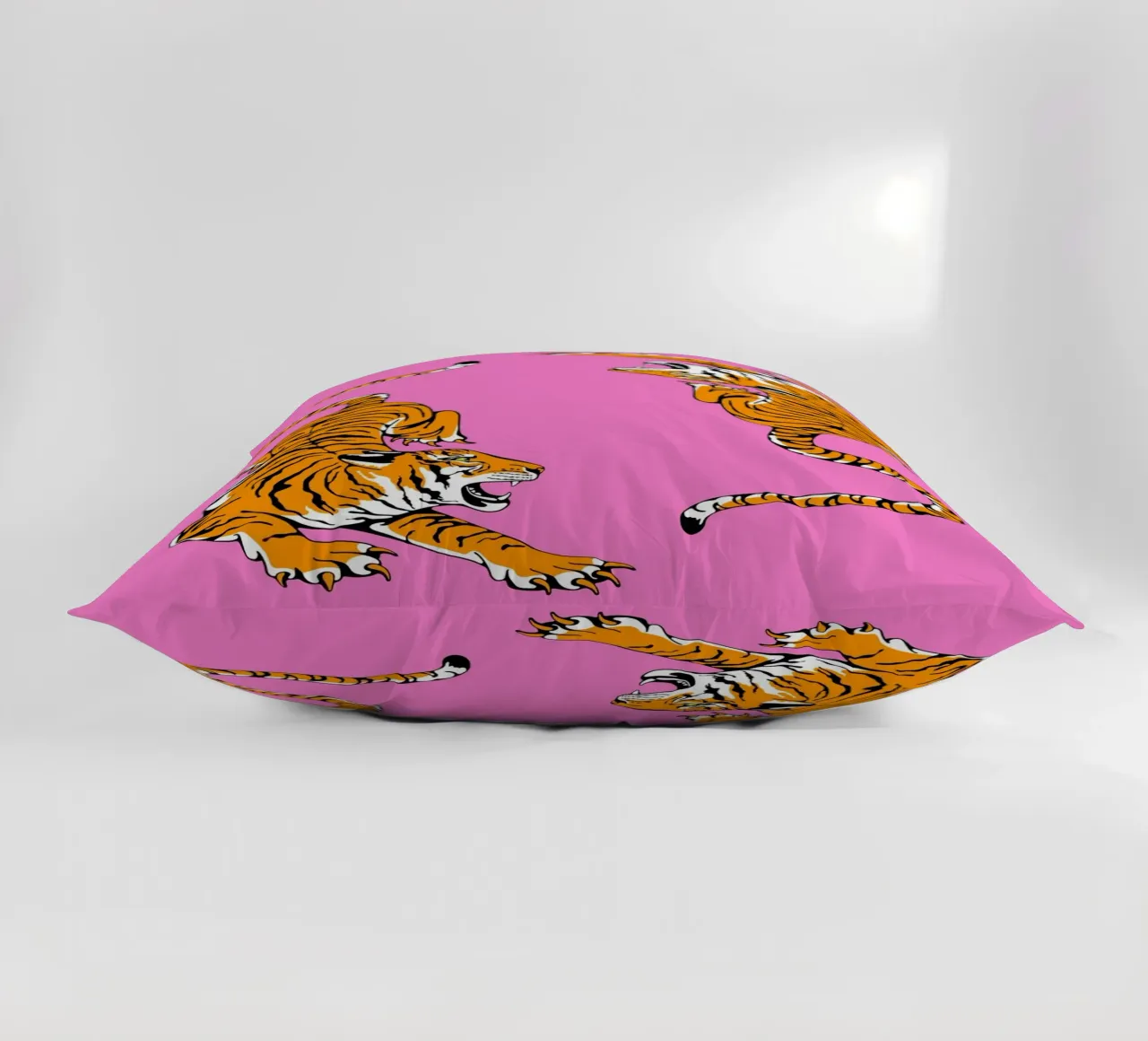 Dinamiche Tigri ruggenti Pop Art Sfondo rosa cuscino da homdeco