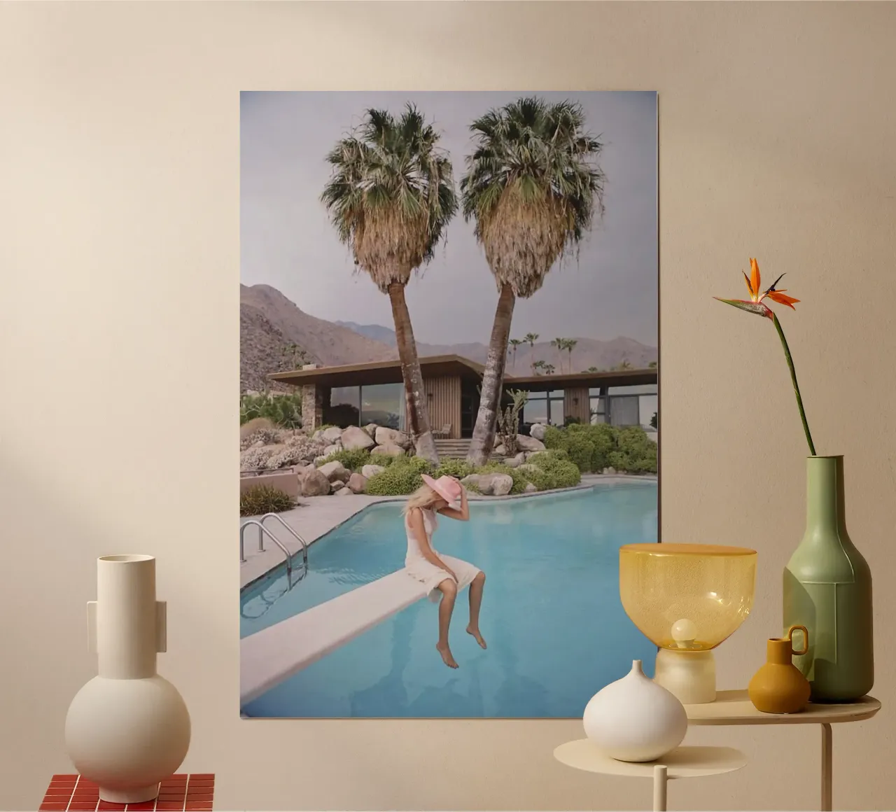 Slim Aarons - Donna che riflette in piscina carta hahnemühle da The Poster UK