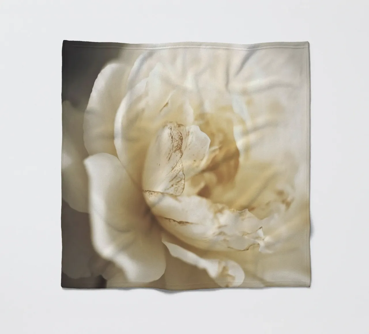 Peony In Soft Light coperta in pile da treechild