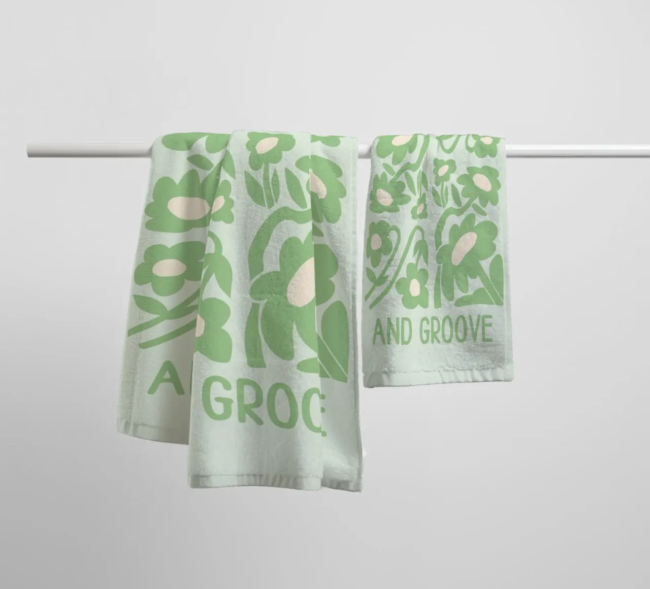 Art floral groovy "Time to Move On and Groove" (Il est temps de passer à autre chose et de groover) serviette de bain de homdeco