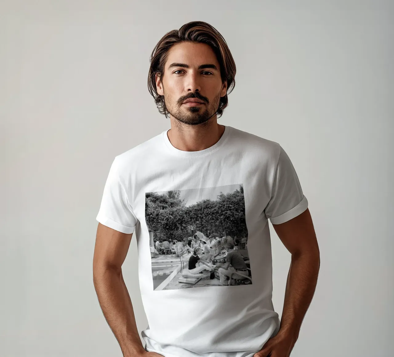 Slim Aarons - Gather Bw t-shirt da The Poster UK
