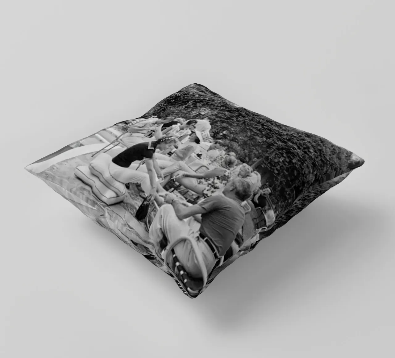 Slim Aarons - Gather Bw cuscino da The Poster UK