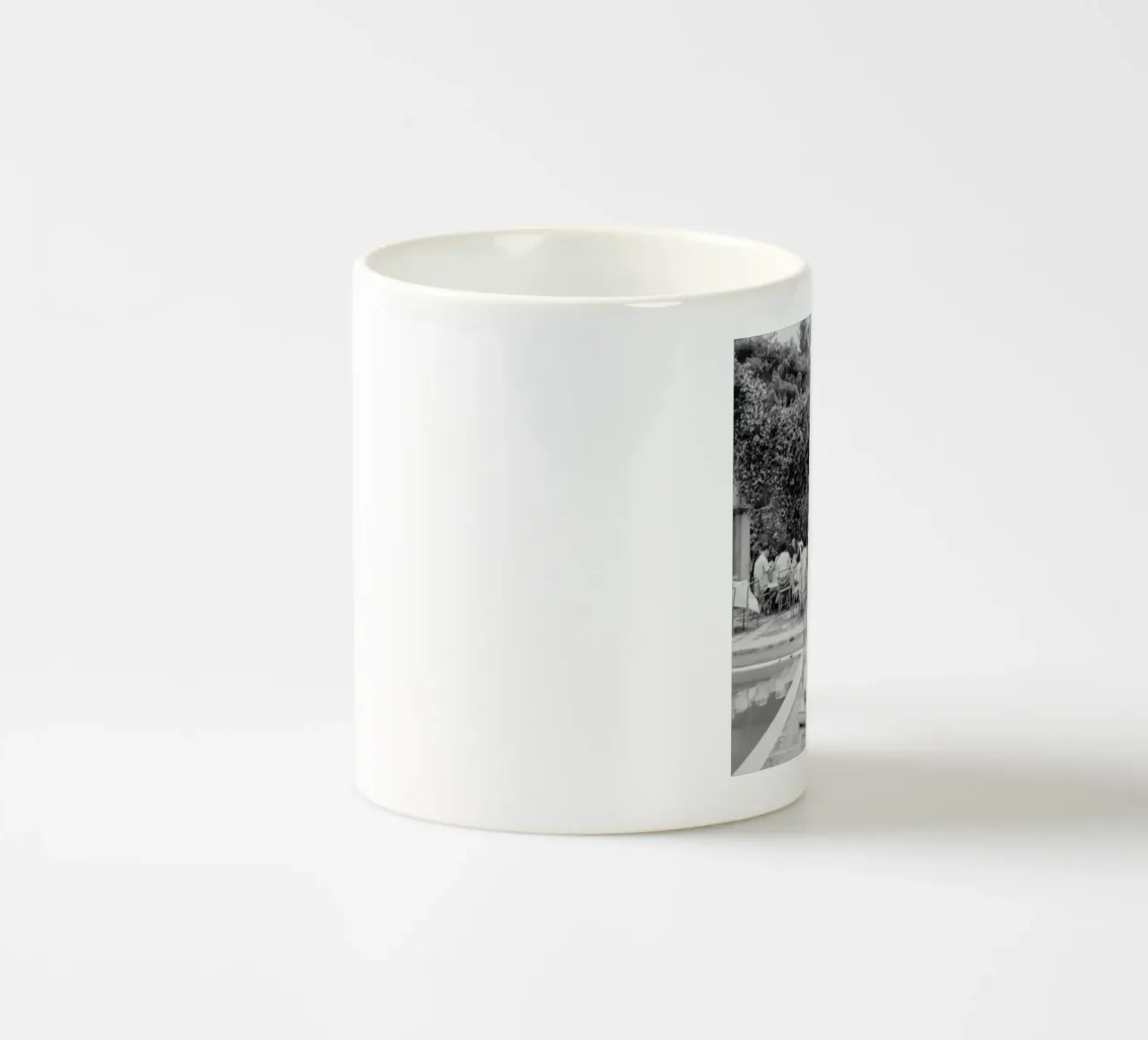 Slim Aarons - Gather Bw tazza in ceramica da The Poster UK