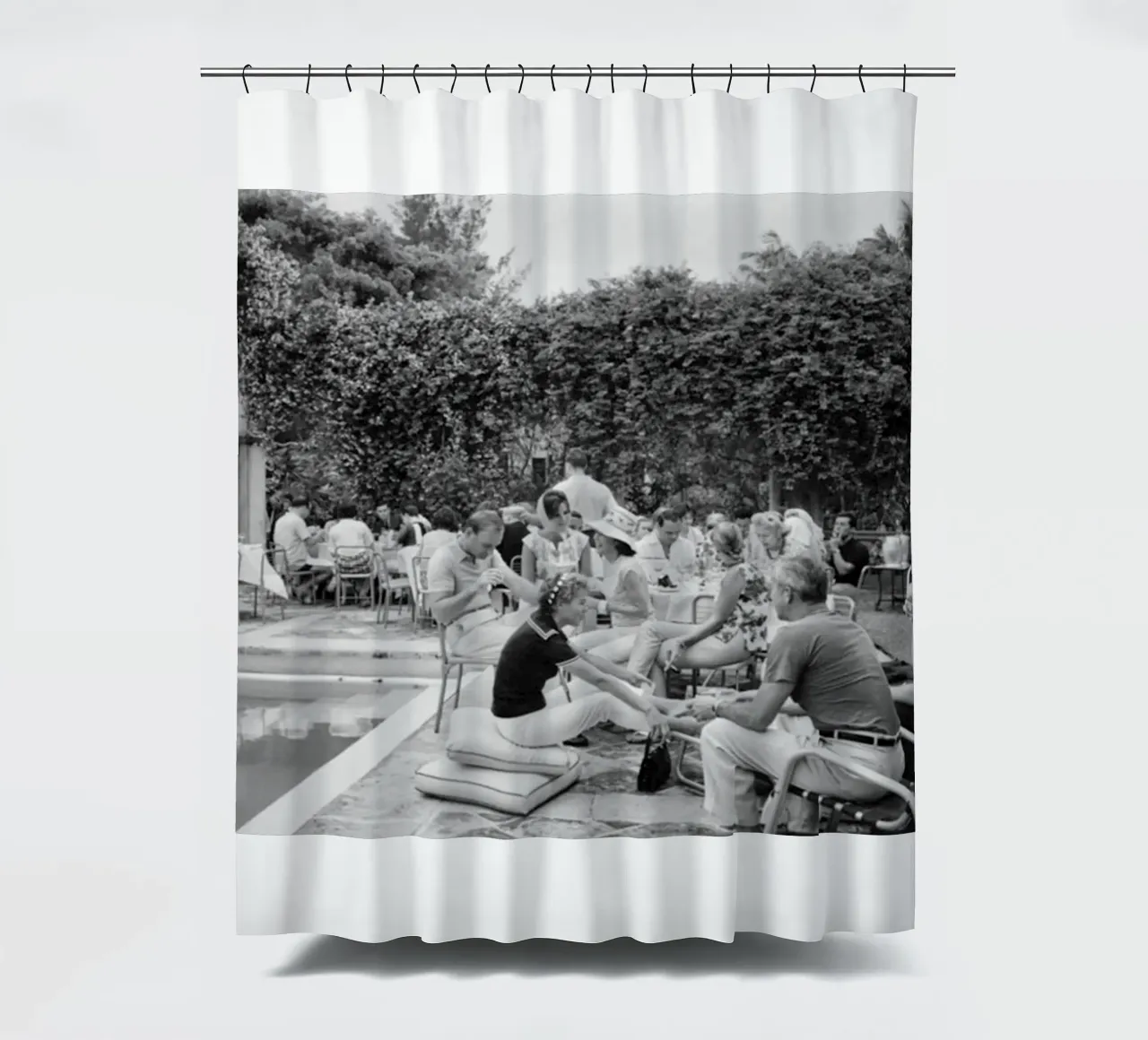 Slim Aarons - Gather Bw tenda da doccia da The Poster UK