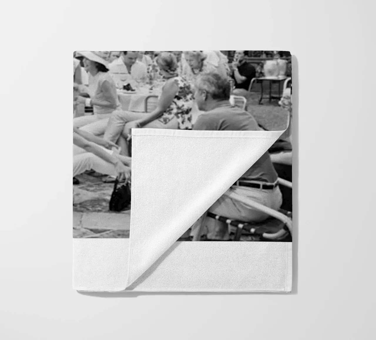 Slim Aarons - Gather Bw telo mare da The Poster UK
