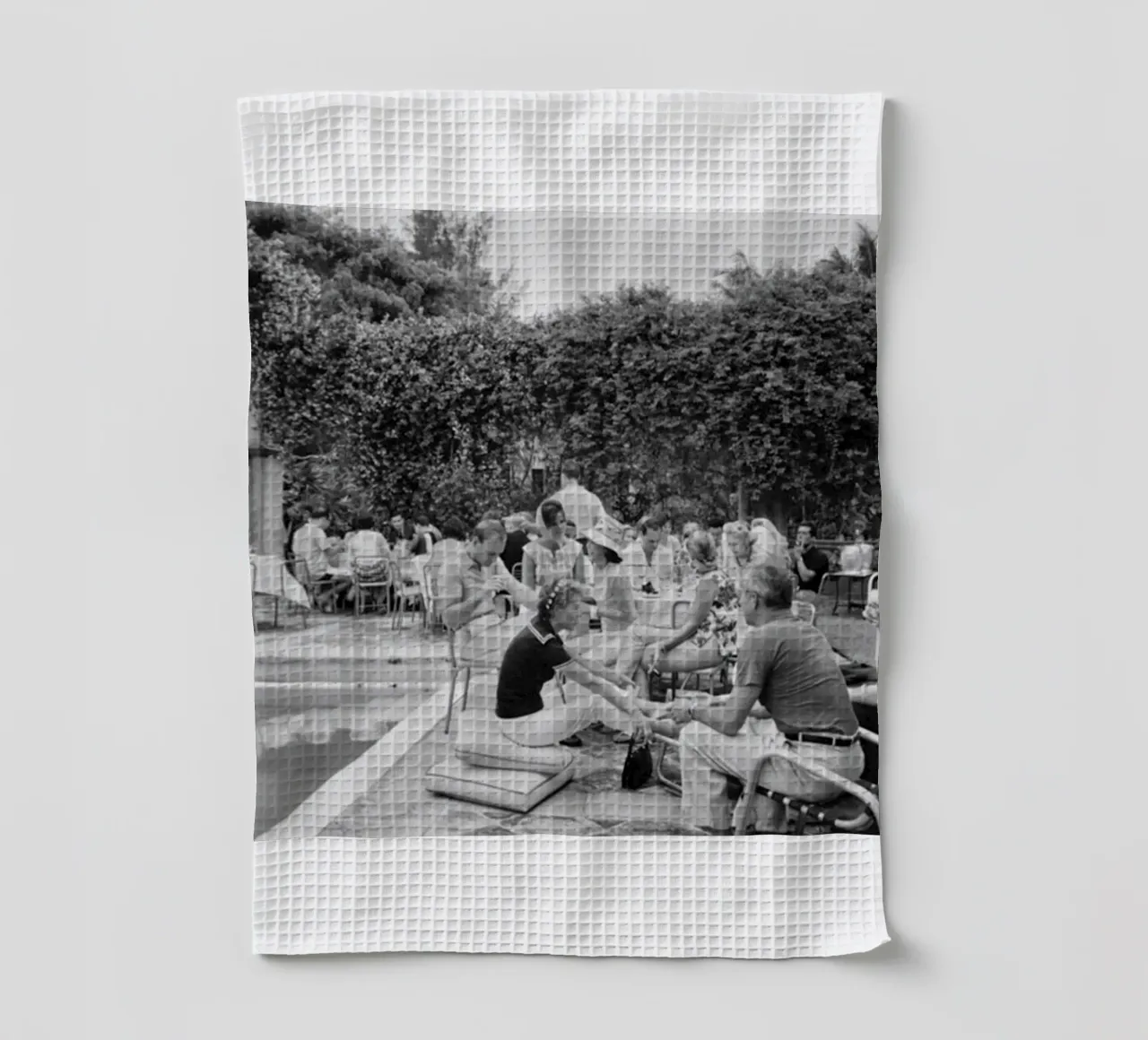 Slim Aarons - Gather Bw canovaccio da cucina da The Poster UK