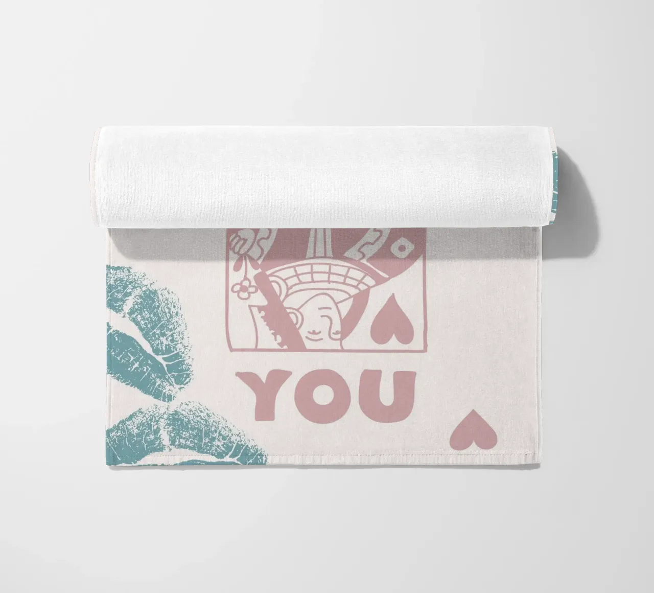 Lucky You Königin der Herzen Pastell Pop Art Druck Strandtuch von homdeco