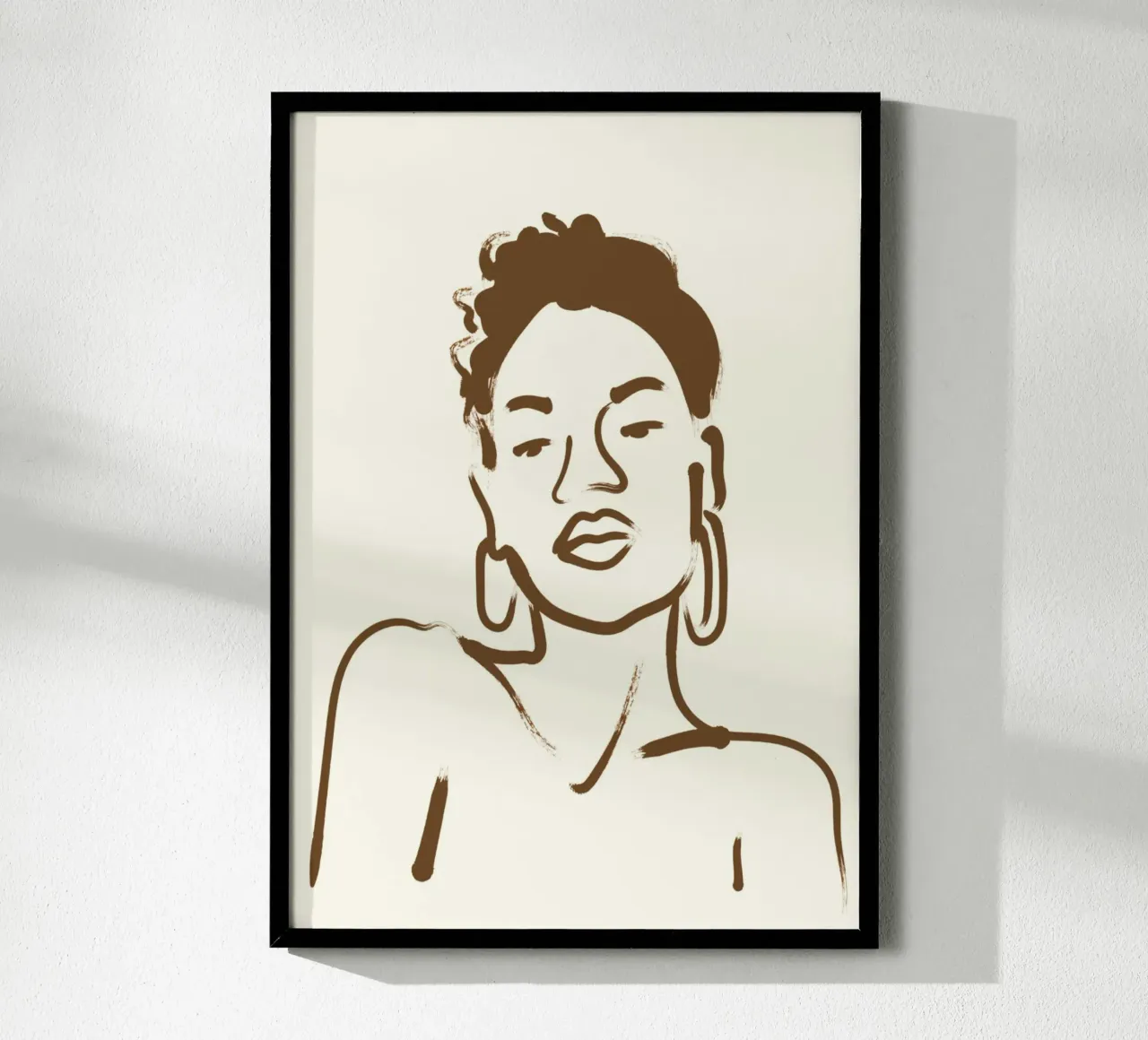 Line Art Ritratto di donna con orecchini a cerchio poster con telaio in legno da vintagepod