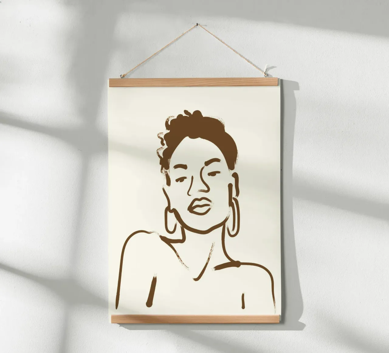 Line Art Ritratto di donna con orecchini a cerchio poster con telaio in legno da vintagepod