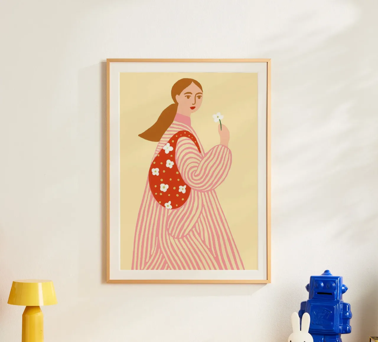 Poster Donna boho con fiore e borsa floreale poster con telaio in plastica da vintagepod