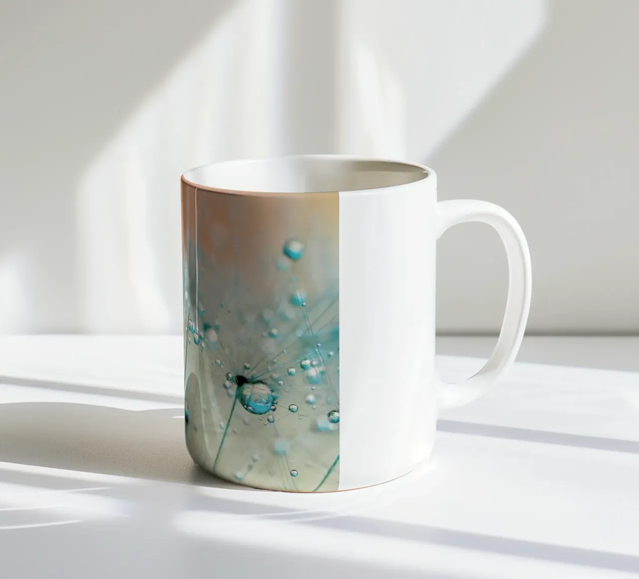 droplets of aqua tazza in ceramica da Ingrid Beddoes