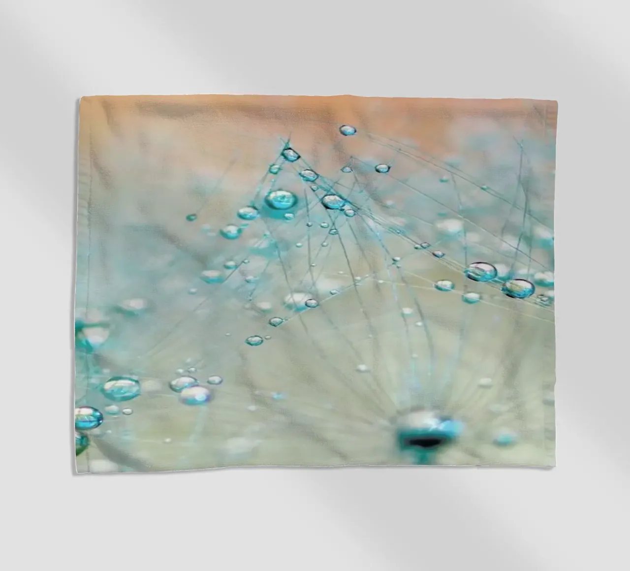 droplets of aqua telo mare da Ingrid Beddoes