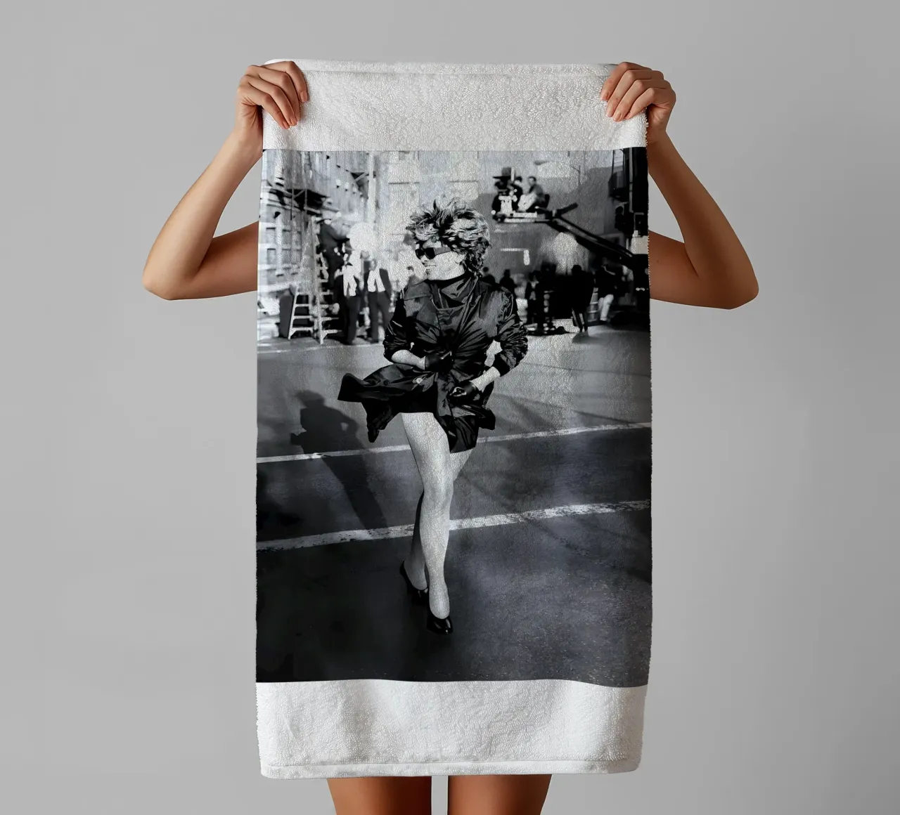 Tina Turner sorriso Bw asciugamano da bagno da NEVER OVER SALE