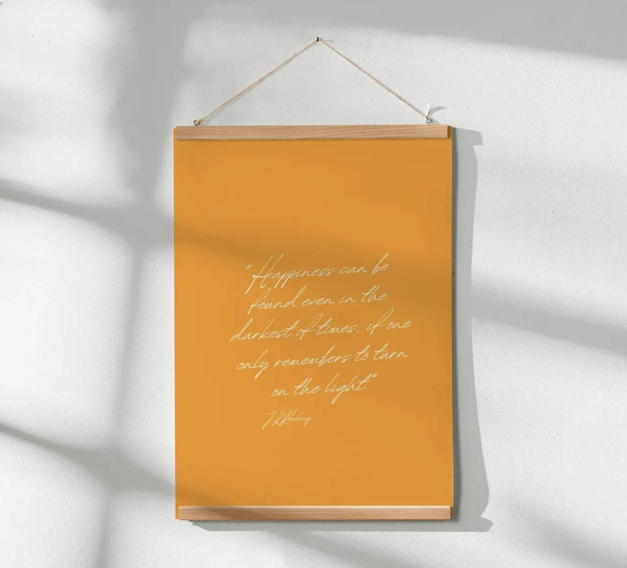 J.K. Rowling Zitat "Mach das Licht an" Poster Poster mit Holzrahmen von vintagepod