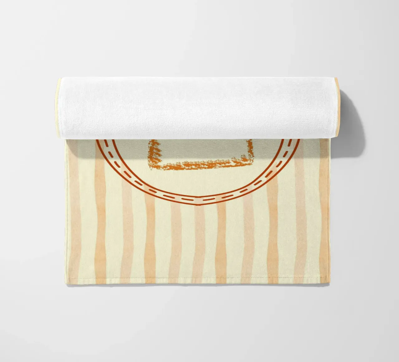 Libro minimalista in cornice ovale Library Art telo mare da vintagepod