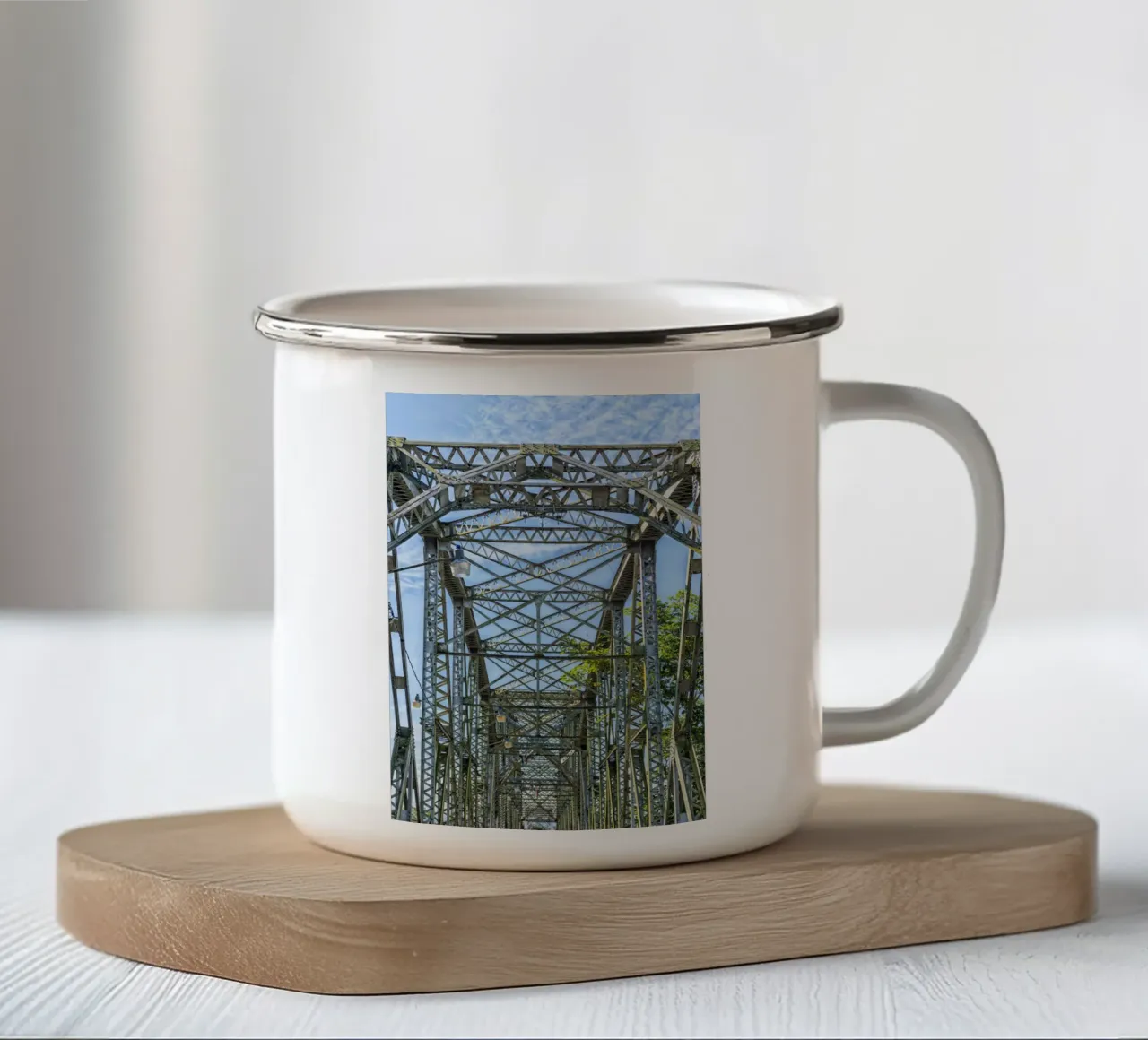 Vecchio ponte in acciaio tazza in smalto da Curious Collections by Marielle Leenders