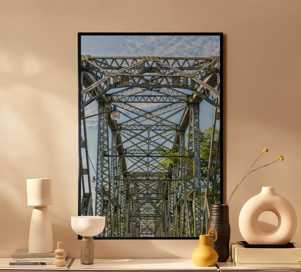 Vecchio ponte in acciaio poster con telaio in legno da Curious Collections by Marielle Leenders