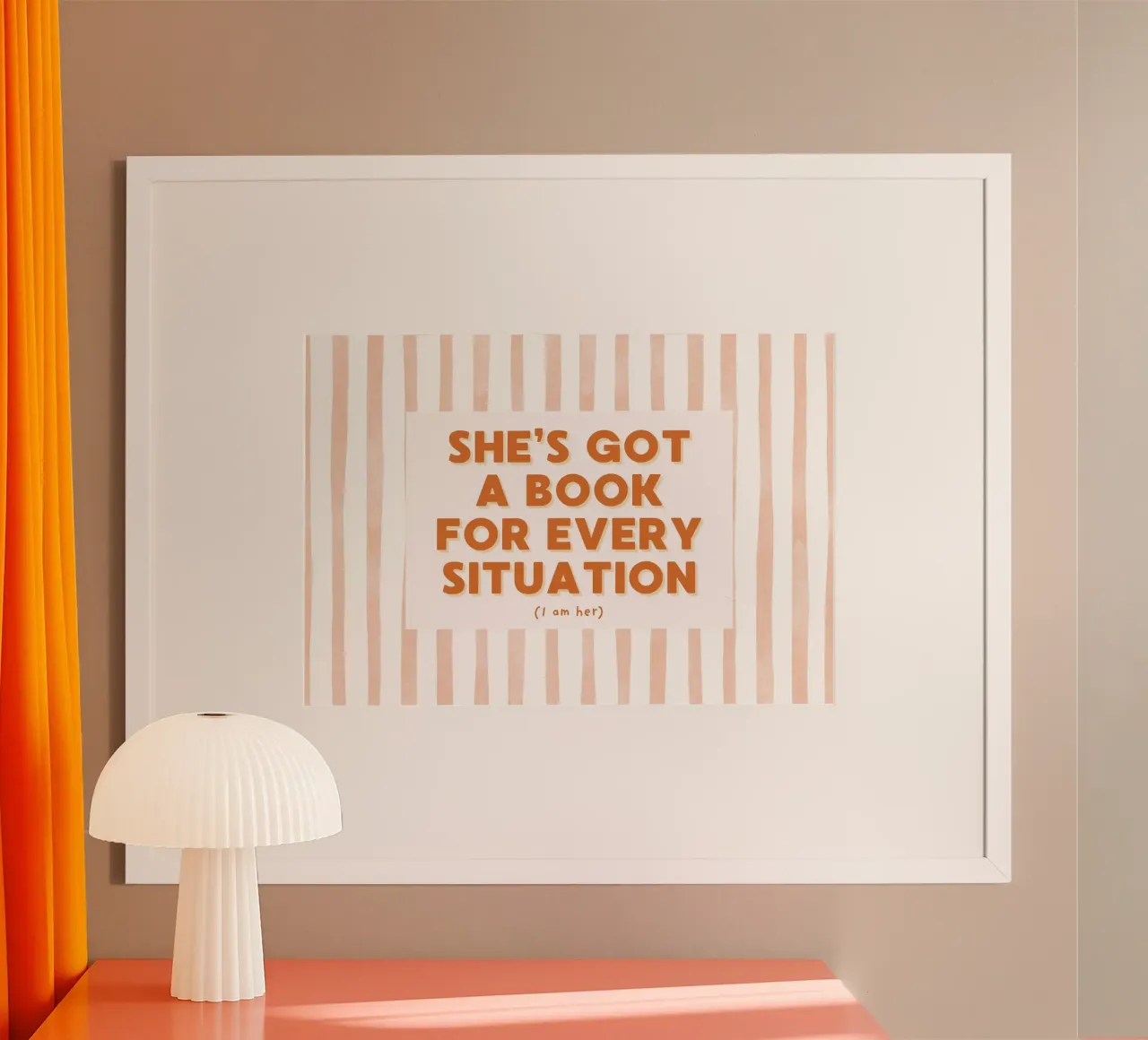 Poster minimalista "She's Got a Book for Every Situation" (Ha un libro per ogni situazione) poster con telaio in alluminio da vintagepod