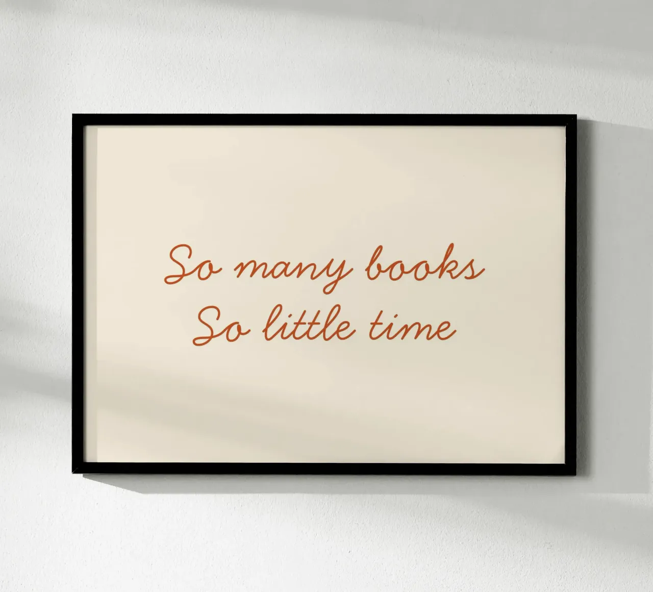 Poster minimalista con scritte "Tanti libri, poco tempo". poster con telaio in alluminio da vintagepod