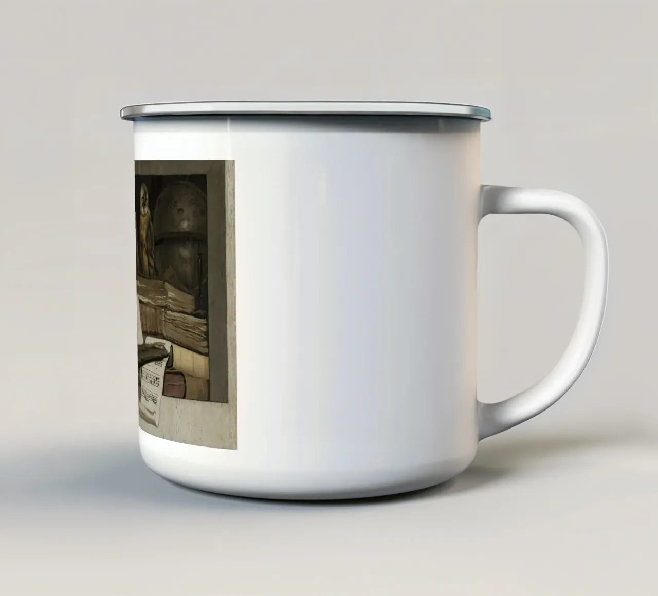 Natura morta con gufo, libri e partitura musicale tazza in smalto da vintagepod