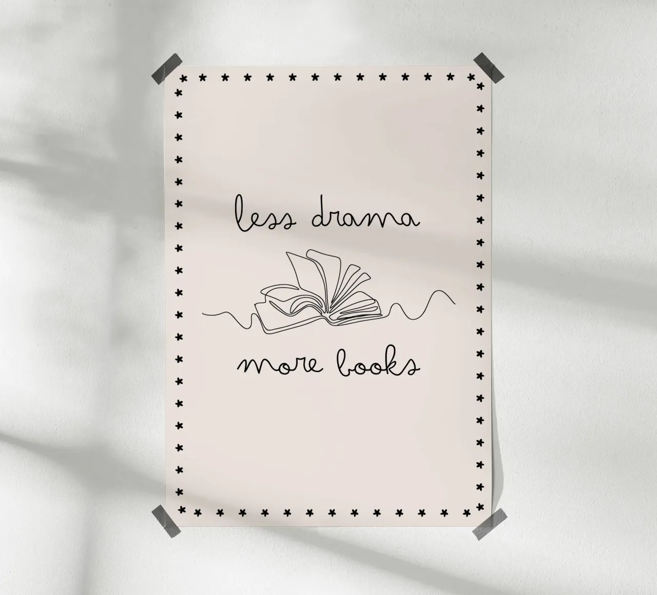 "Meno drammi, più libri" Poster Art di una sola riga poster con telaio in legno da vintagepod