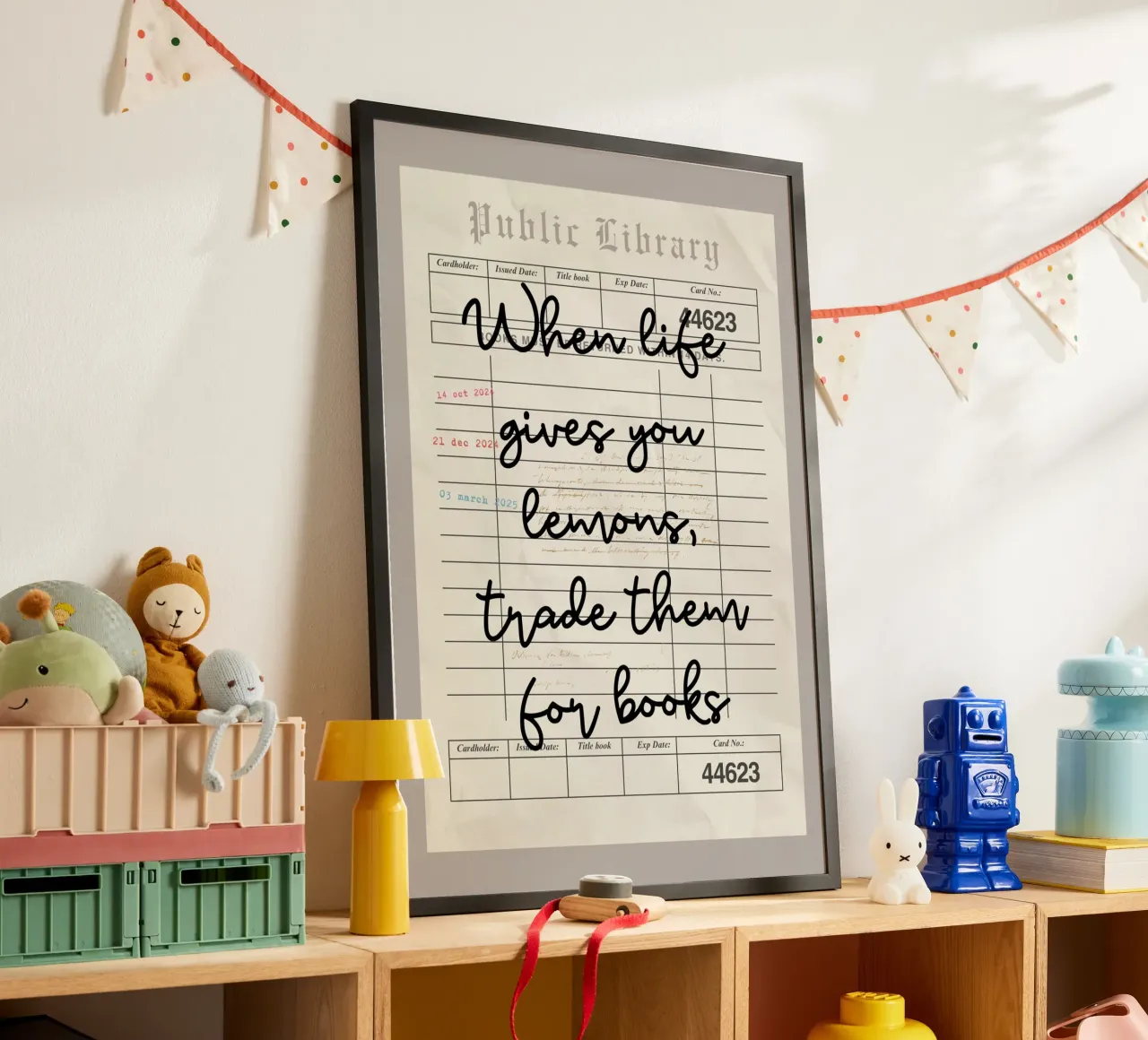 "Poster con citazioni per la biblioteca "Quando la vita ti dà i limoni poster con telaio in legno da vintagepod