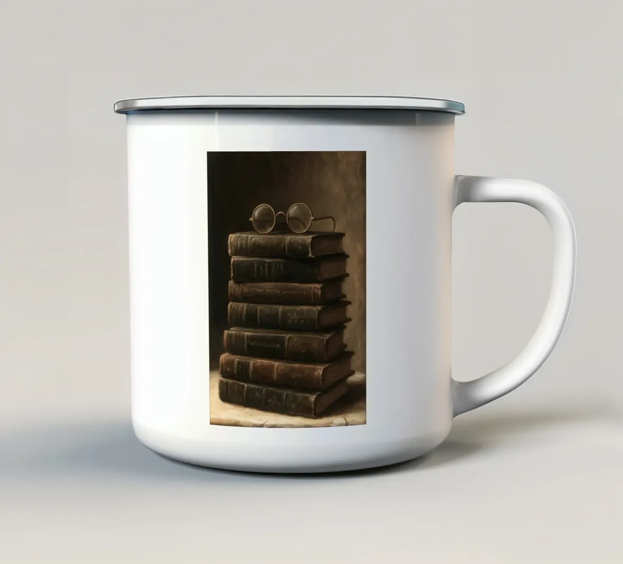 Natura morta con libri e occhiali Dark Academia tazza in smalto da vintagepod