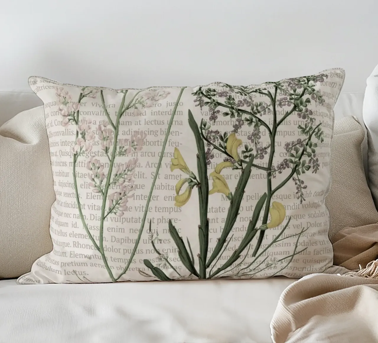Poster botanico d'epoca su Iris e Baby's Breath cuscino da vintagepod