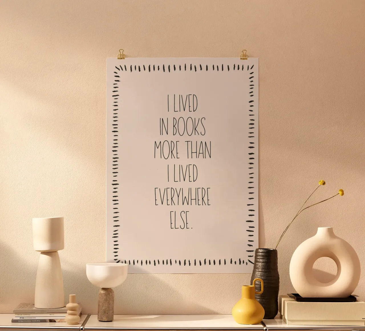 Poster minimalista con citazione libresca "I lived in books" (Ho vissuto nei libri) poster da vintagepod