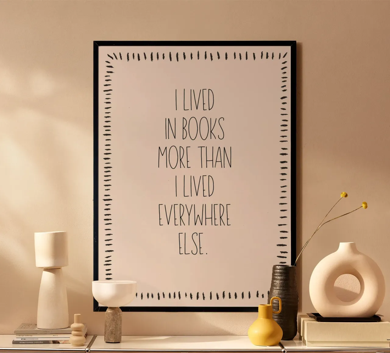Poster minimalista con citazione libresca "I lived in books" (Ho vissuto nei libri) poster da vintagepod