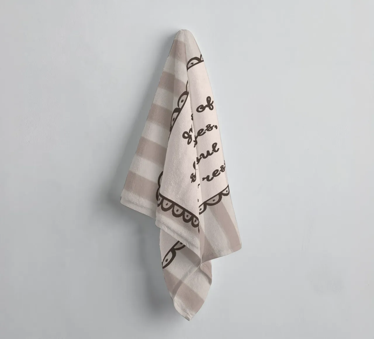 "In de schaduwen van oude bladzijden" Bookish Quote badhanddoek van vintagepod